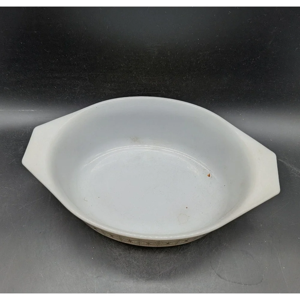 Vintage Pyrex 043 Told Medallion 1.5 Qt Oval Casserole Dish Cream Brown MCM
